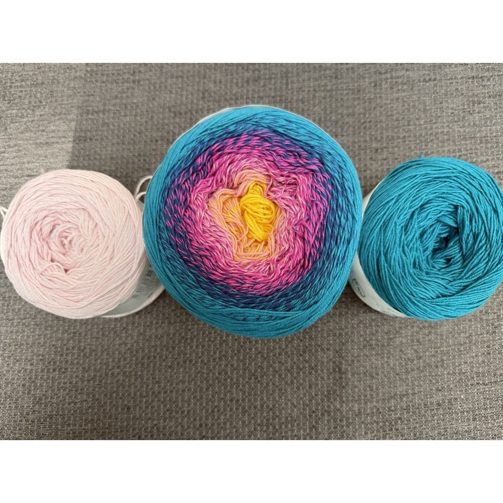 Hobbii Twister Deja Vu 47 Gradient Cake + 2 Solid Cotton Blend Yarn 1967 Yds